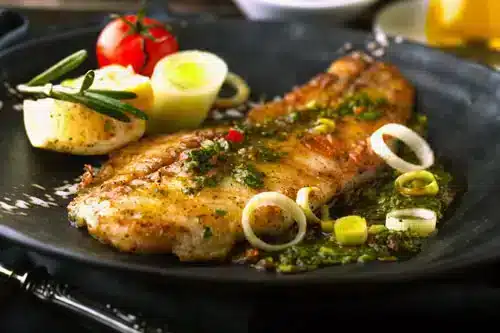 Gegrillte Fischsteaks vom Gartenkamin